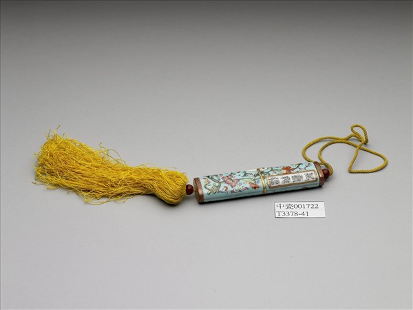 粉彩湖綠地纏枝花卉紋牙籤筒