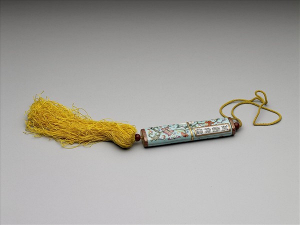 粉彩湖綠地纏枝花卉紋牙籤筒