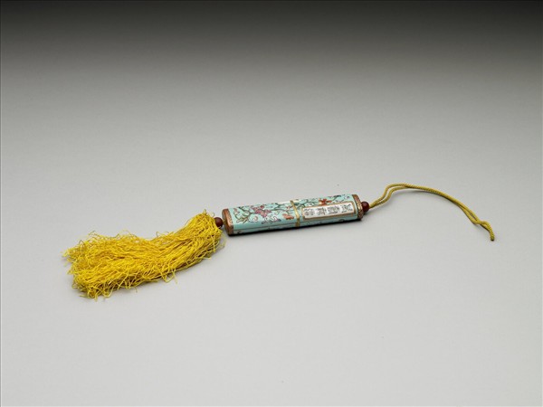 粉彩湖綠地纏枝花卉紋牙籤筒