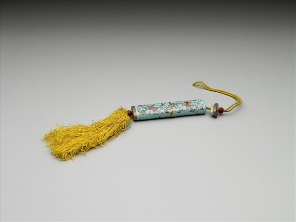 粉彩湖綠地纏枝花卉紋牙籤筒