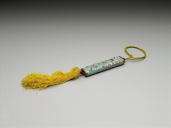 粉彩湖綠地纏枝花卉紋牙籤筒