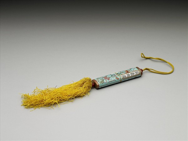 粉彩湖綠地纏枝花卉紋牙籤筒