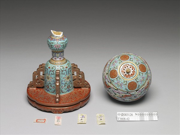 洋彩藍地福壽紋冠架