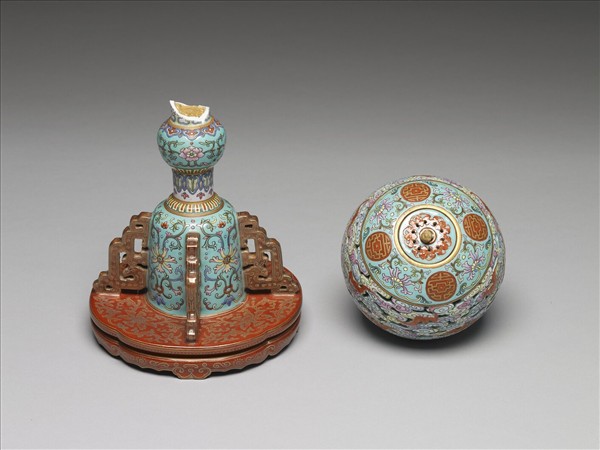 洋彩藍地福壽紋冠架