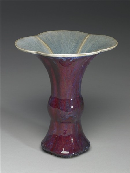 爐鈞釉海棠式觚