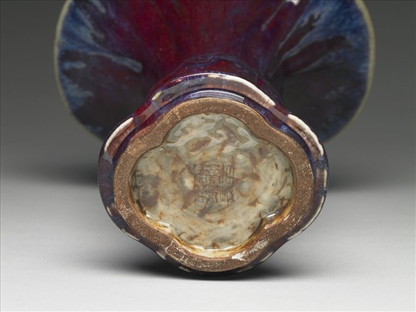 爐鈞釉海棠式觚