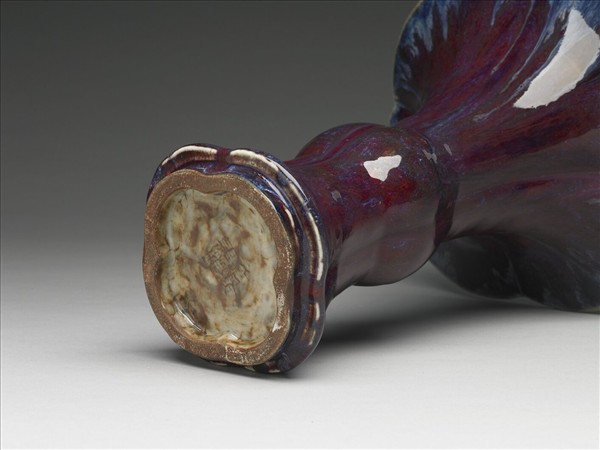 爐鈞釉海棠式觚