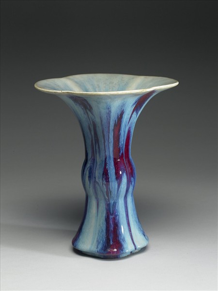 爐鈞釉海棠式觚