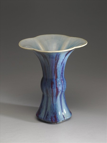 爐鈞釉海棠式觚