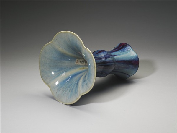 爐鈞釉海棠式觚