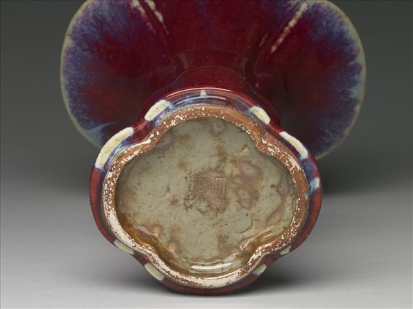 爐鈞釉海棠式觚