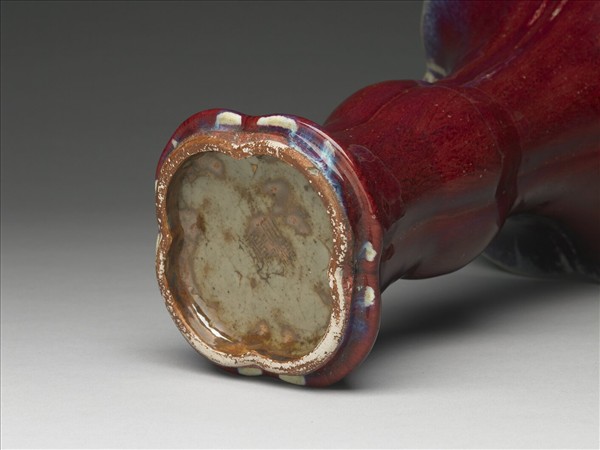 爐鈞釉海棠式觚