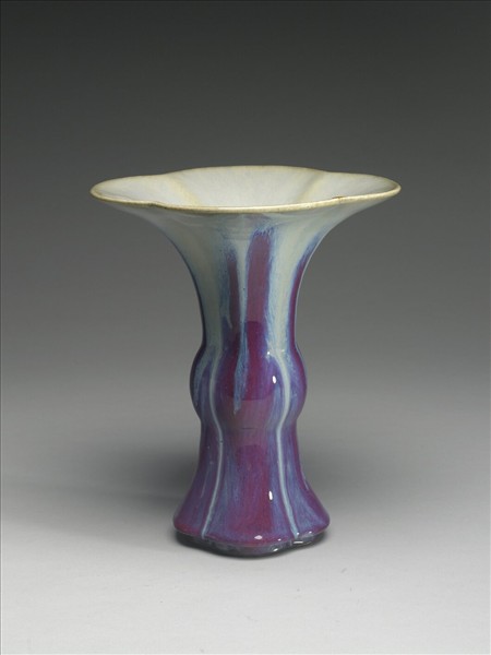 爐鈞釉海棠式觚