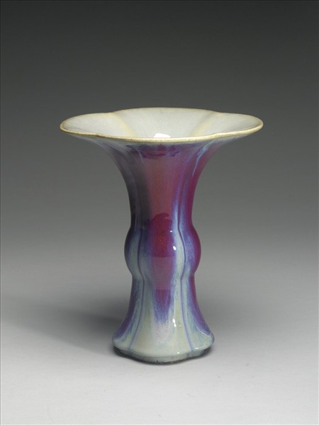 爐鈞釉海棠式觚