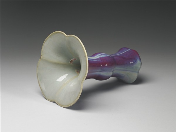 爐鈞釉海棠式觚