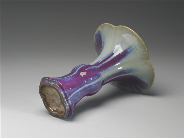 爐鈞釉海棠式觚