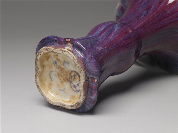 爐鈞釉海棠式觚