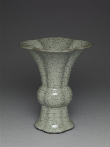 青瓷海棠式花觚