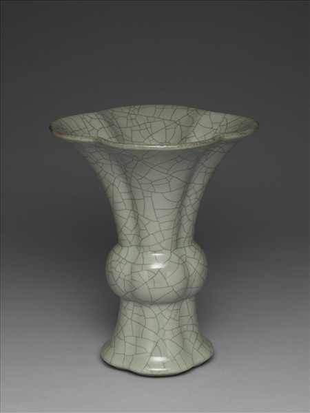 青瓷海棠式花觚