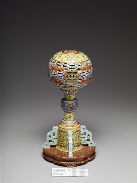 粉彩福壽紋冠架