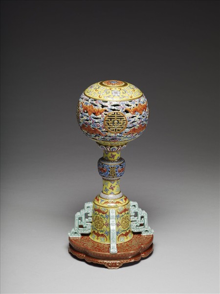 粉彩福壽紋冠架