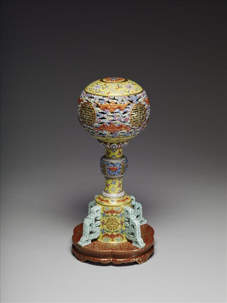 粉彩福壽紋冠架