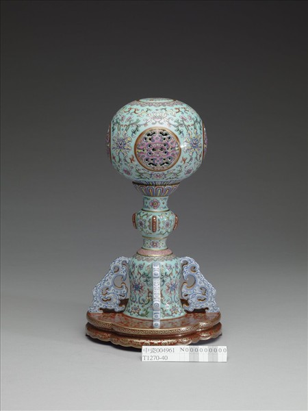 粉彩番蓮紋冠架