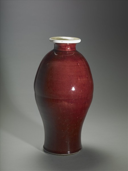 霽紅釉花瓶
