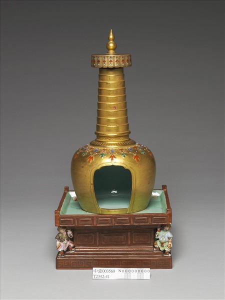 粉彩金地花卉紋塔