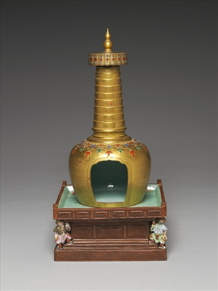 粉彩金地花卉紋塔