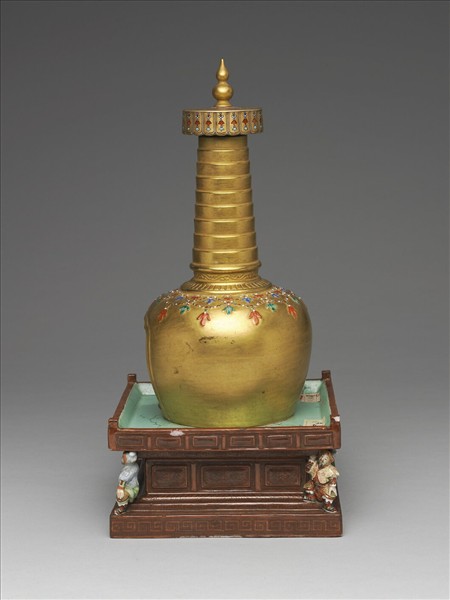 粉彩金地花卉紋塔