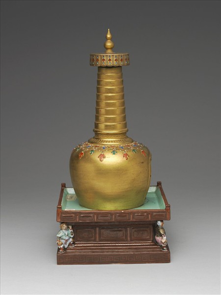 粉彩金地花卉紋塔