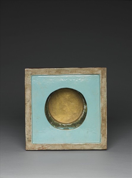 粉彩金地花卉紋塔