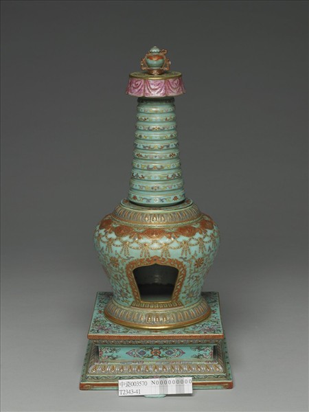 粉彩綠地花卉紋塔