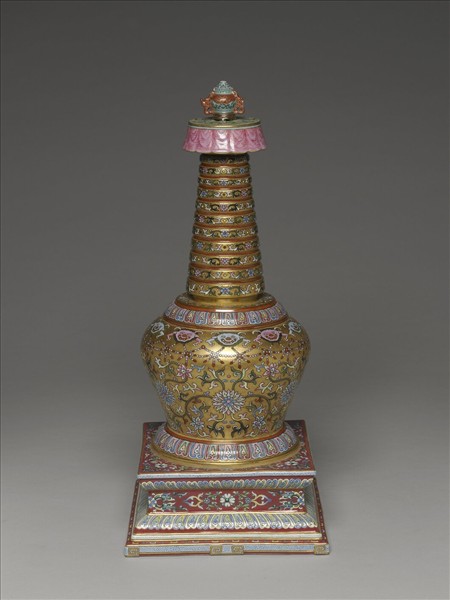 粉彩金地花卉紋塔