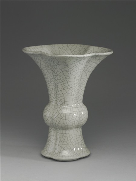 青瓷海棠式花觚