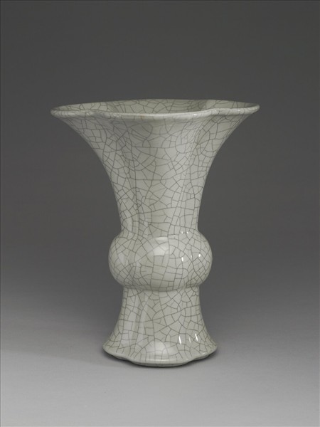 青瓷海棠式花觚