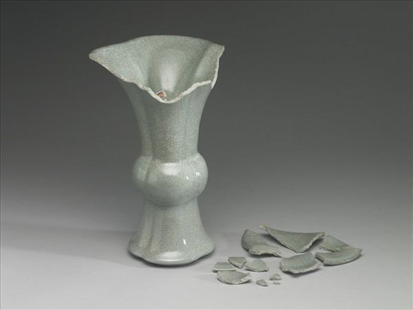 青瓷海棠式觚