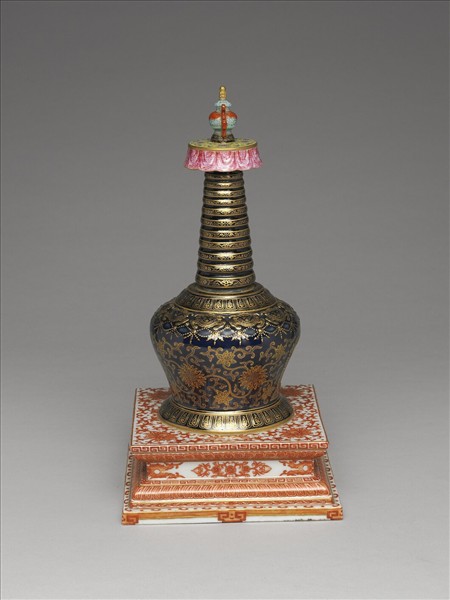 粉彩藍地描金花卉紋塔形龕