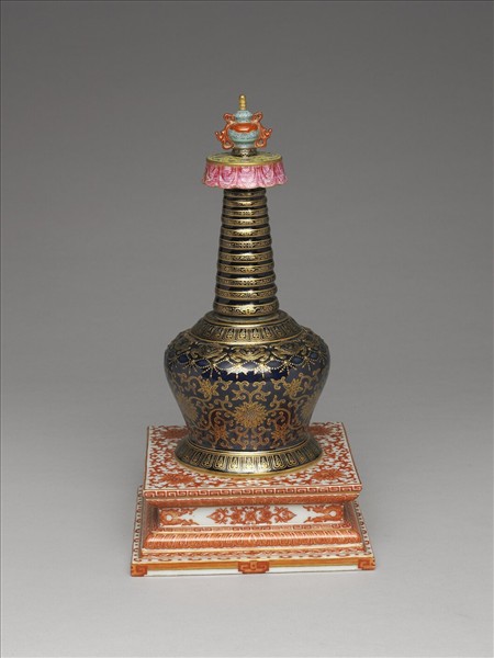 粉彩藍地描金花卉紋塔形龕