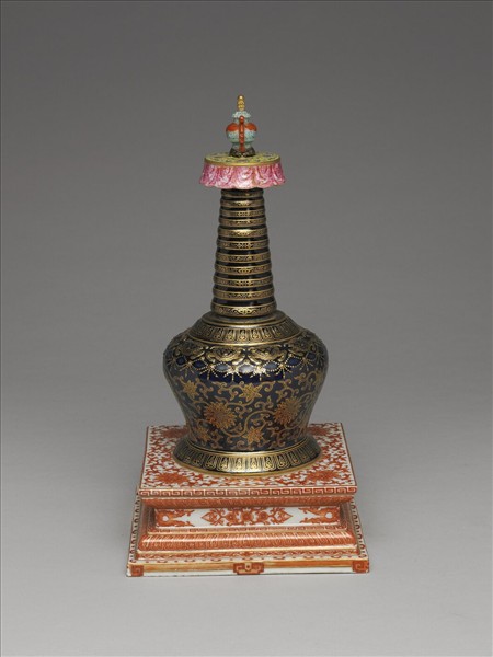 粉彩藍地描金花卉紋塔形龕