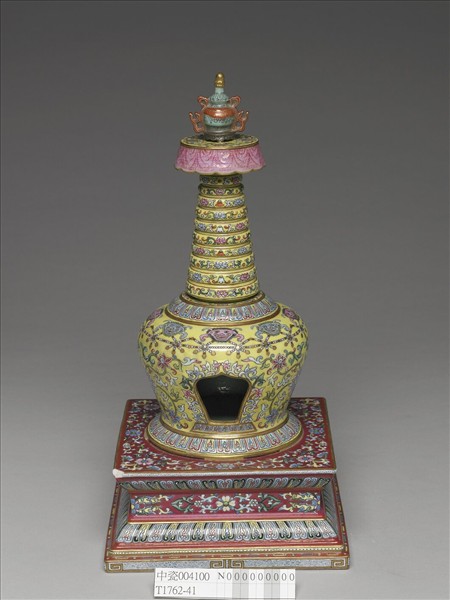 粉彩黃地花卉紋塔型龕