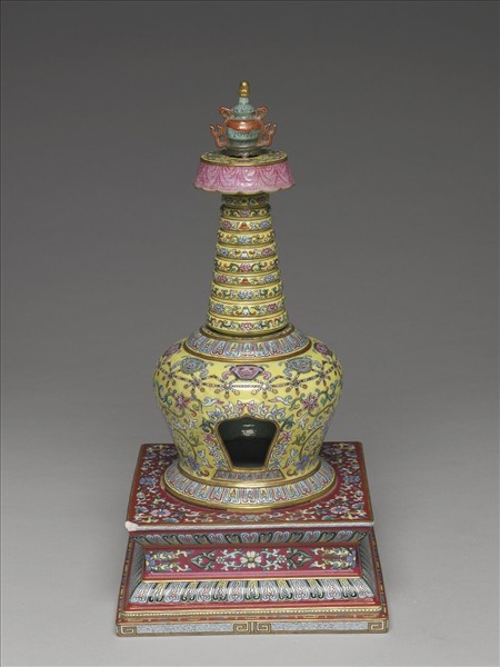 粉彩黃地花卉紋塔型龕