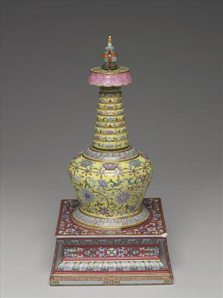 粉彩黃地花卉紋塔型龕