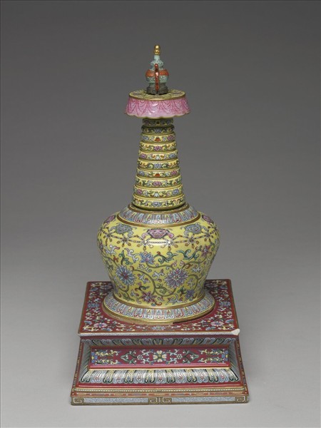 粉彩黃地花卉紋塔型龕