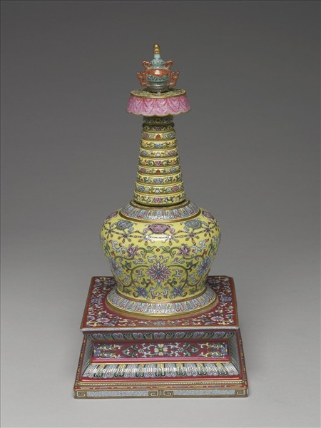 粉彩黃地花卉紋塔型龕