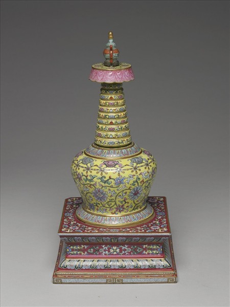 粉彩黃地花卉紋塔型龕