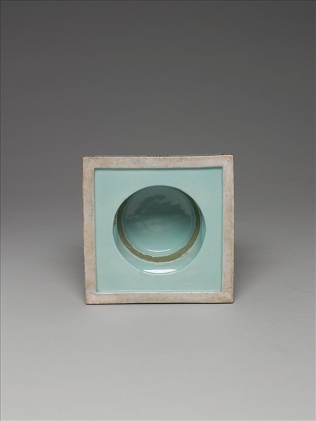 粉彩黃地花卉紋塔型龕