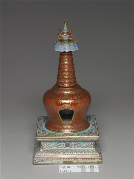 粉彩紅地描金花卉紋塔型龕