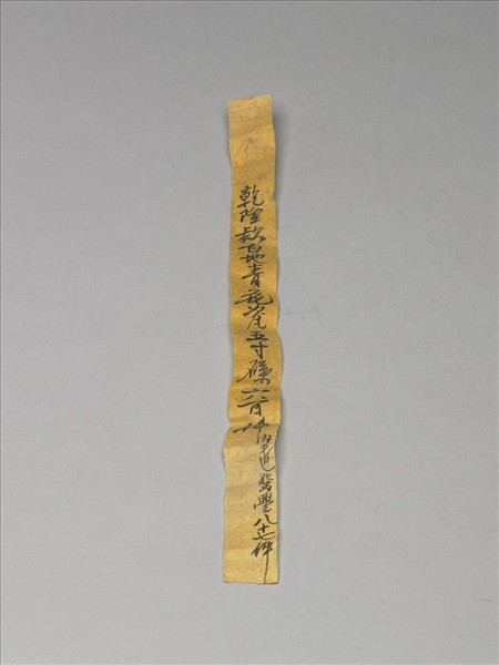 粉彩紅地描金花卉紋塔型龕